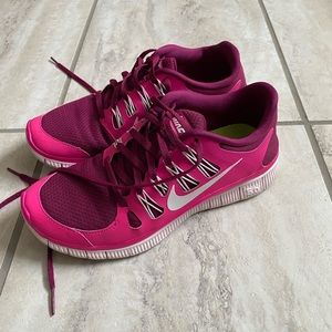 Nike Free 5.0 tennis shoes